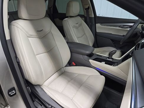 Used 2017 Cadillac XT5 Luxury w/ Driver Awareness Package image 15