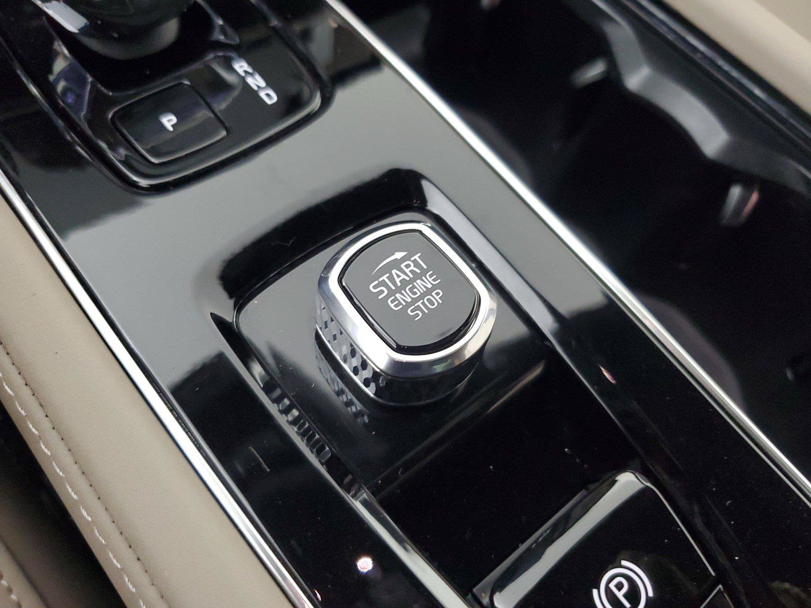 Certified 2026 Volvo XC90 B6 Plus AWD/4WD image 33