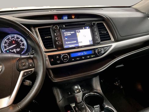 Used 2019 Toyota Highlander XLE AWD/4WD image 7