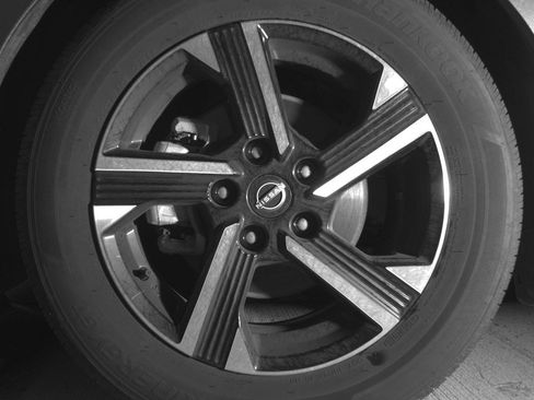 Used 2025 Nissan Sentra SV image 12