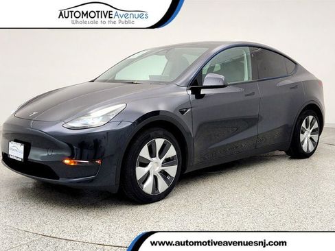Used 2024 Tesla Model Y Long Range image 1