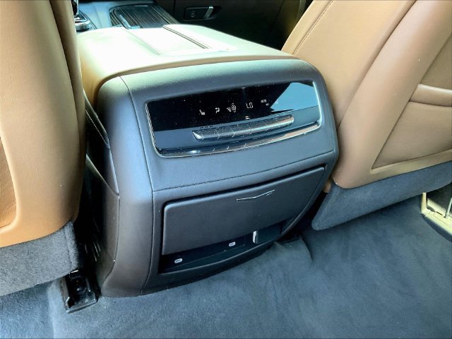 Used 2024 Cadillac Escalade ESV Premium Luxury AWD/4WD image 12