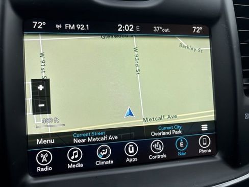 Used 2017 Chrysler 300 C image 3