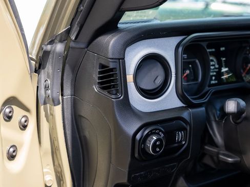 Used 2026 Jeep Gladiator Sport AWD/4WD image 15