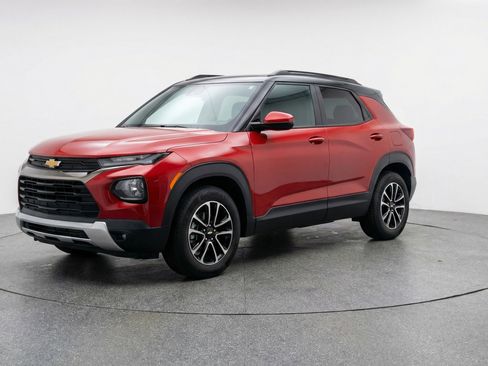 Used 2025 Chevrolet TrailBlazer LT image 3