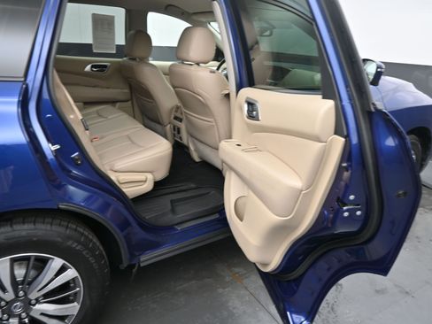 Used 2018 Nissan Pathfinder SL image 10