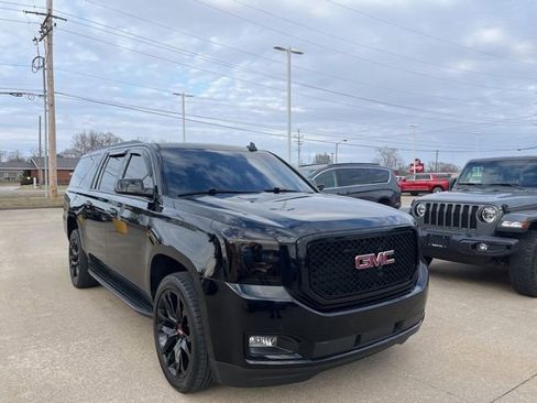 Used 2019 GMC Yukon XL SLT image 3