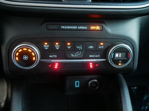 Used 2020 Ford Escape SE image 23