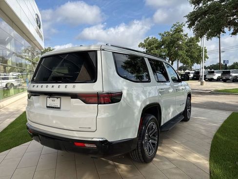 Used 2024 Jeep Wagoneer Series II w/ Flexible Seating Group RWD image 5