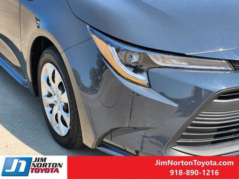 Used 2025 Toyota Corolla LE FWD image 9