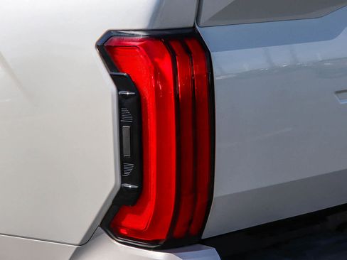 Used 2023 Toyota Tundra Limited image 9