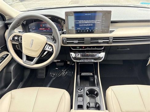 New 2026 Lincoln Corsair Premiere image 16