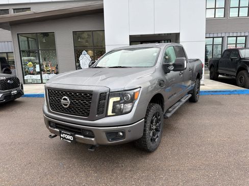 Used 2018 Nissan Titan SL w/ Midnight Edition image 19