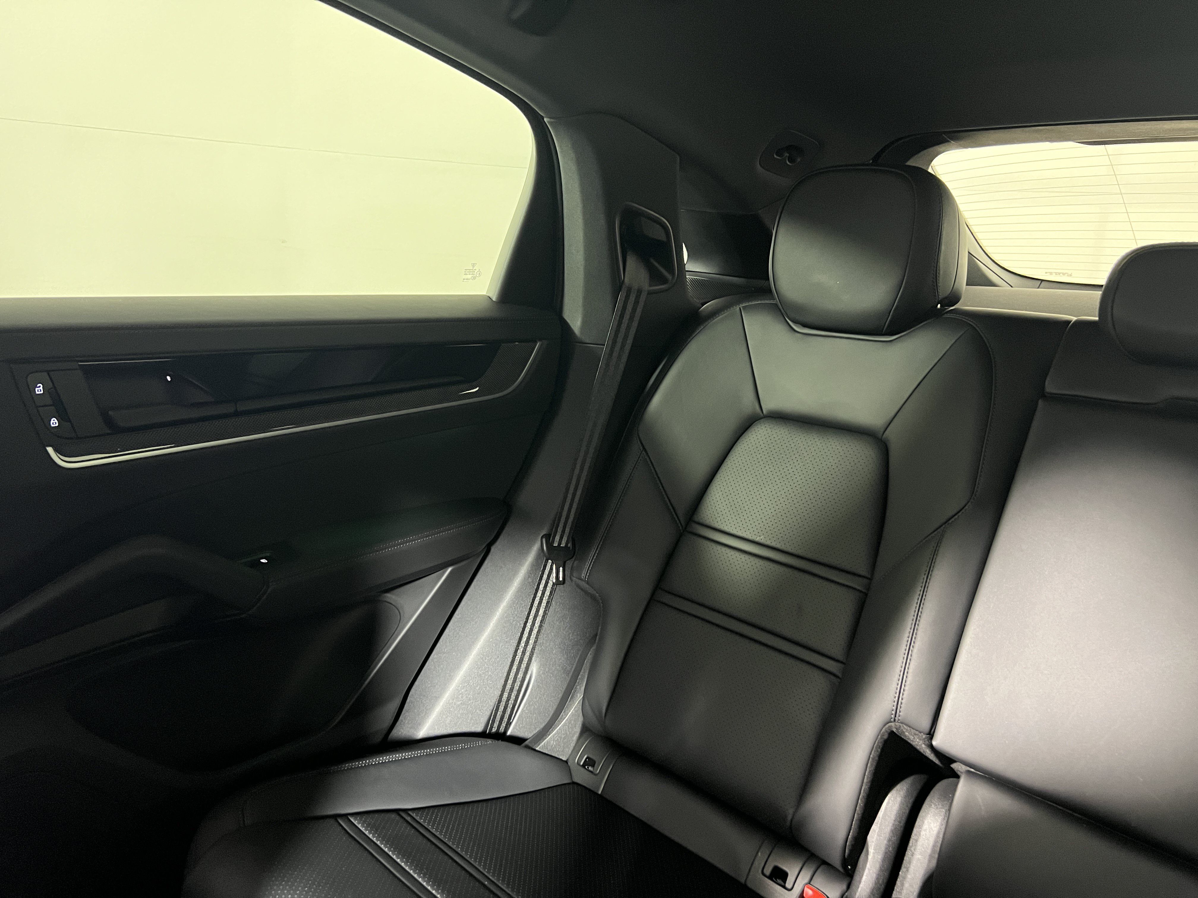 Certified 2024 Porsche Cayenne S AWD/4WD image 15
