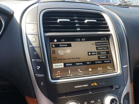 Used 2017 Lincoln MKX Reserve image 22