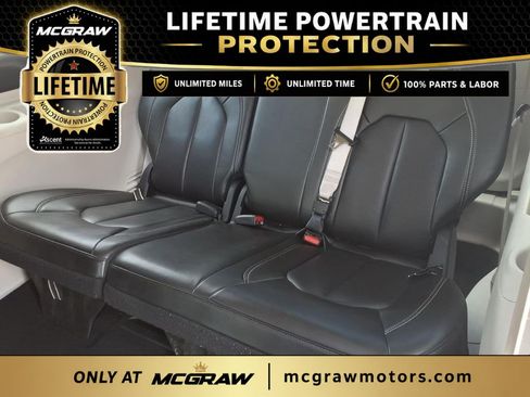 Used 2023 Chrysler Pacifica Touring-L FWD image 15