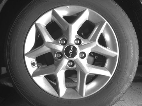 Used 2025 Kia Soul LX w/ LX Technology Package image 14