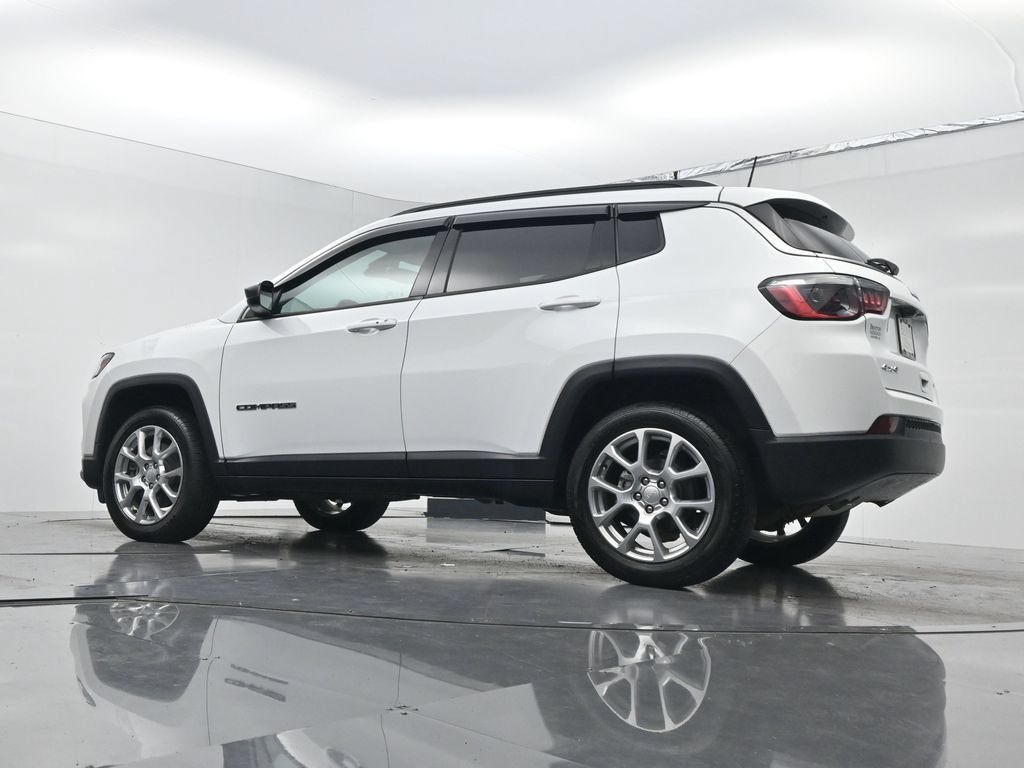 Used 2024 Jeep Compass Latitude AWD/4WD image 21