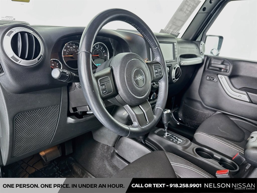 Used 2015 Jeep Wrangler Unlimited Sahara AWD/4WD image 9