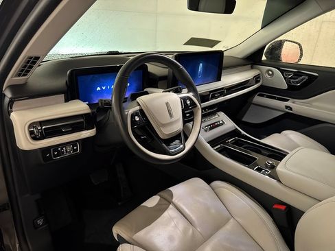 Used 2025 Lincoln Aviator Reserve w/ Equipment Group 201A AWD/4WD image 4