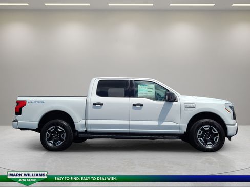 Used 2023 Ford F150 Lightning XLT AWD/4WD image 2
