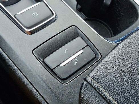Used 2017 Ford Fusion Energi SE image 17