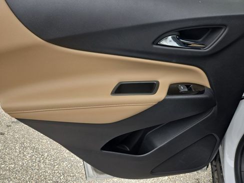 Used 2023 Chevrolet Equinox Premier image 23