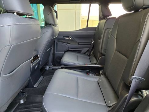 Used 2025 Lexus GX 550 w/ Accessory Package (2T) AWD/4WD image 14