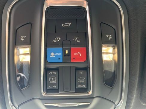 New 2025 Jeep Grand Cherokee Laredo w/ Luxury Tech Group I image 31