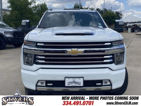 Used 2020 Chevrolet Silverado 2500 High Country w/ Technology Package AWD/4WD image 2