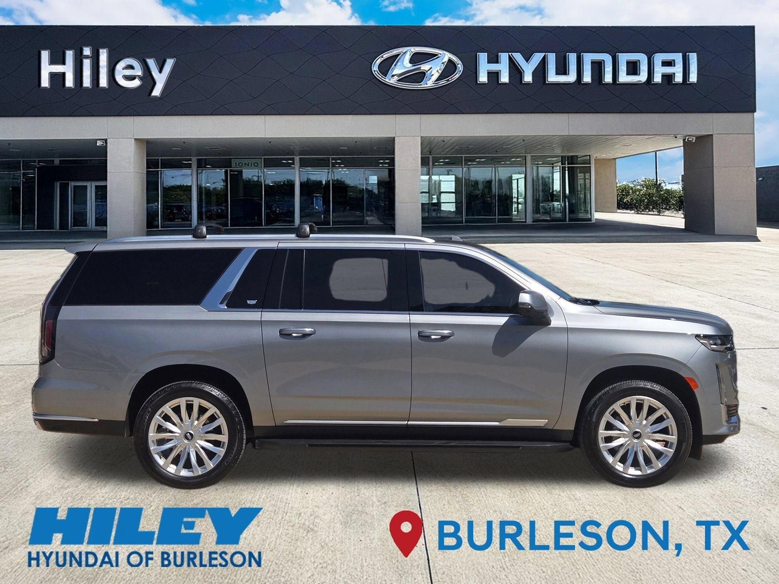 Used 2023 Cadillac Escalade ESV Luxury RWD image 3