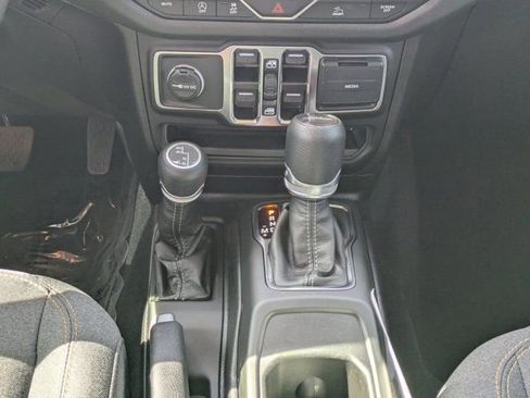 New 2025 Jeep Gladiator Sport image 17