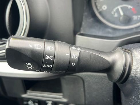 Used 2018 Toyota Tacoma TRD Sport AWD/4WD image 17