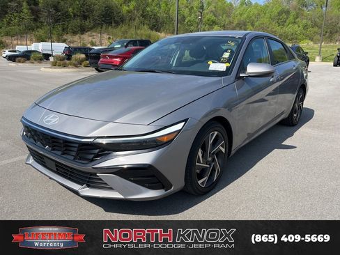 Used 2025 Hyundai Elantra SEL image 1