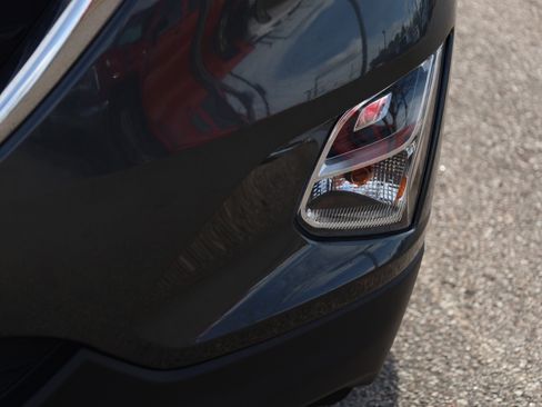 Used 2021 Chevrolet Equinox LT image 17