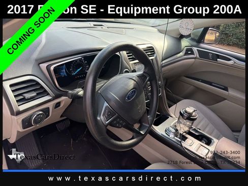 Used 2017 Ford Fusion SE w/ Fusion SE Technology Package image 7