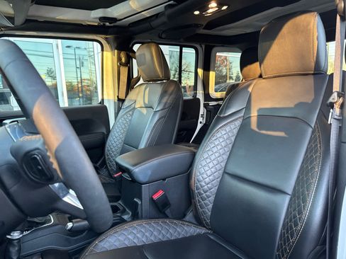 Used 2023 Jeep Wrangler Unlimited Sahara image 13
