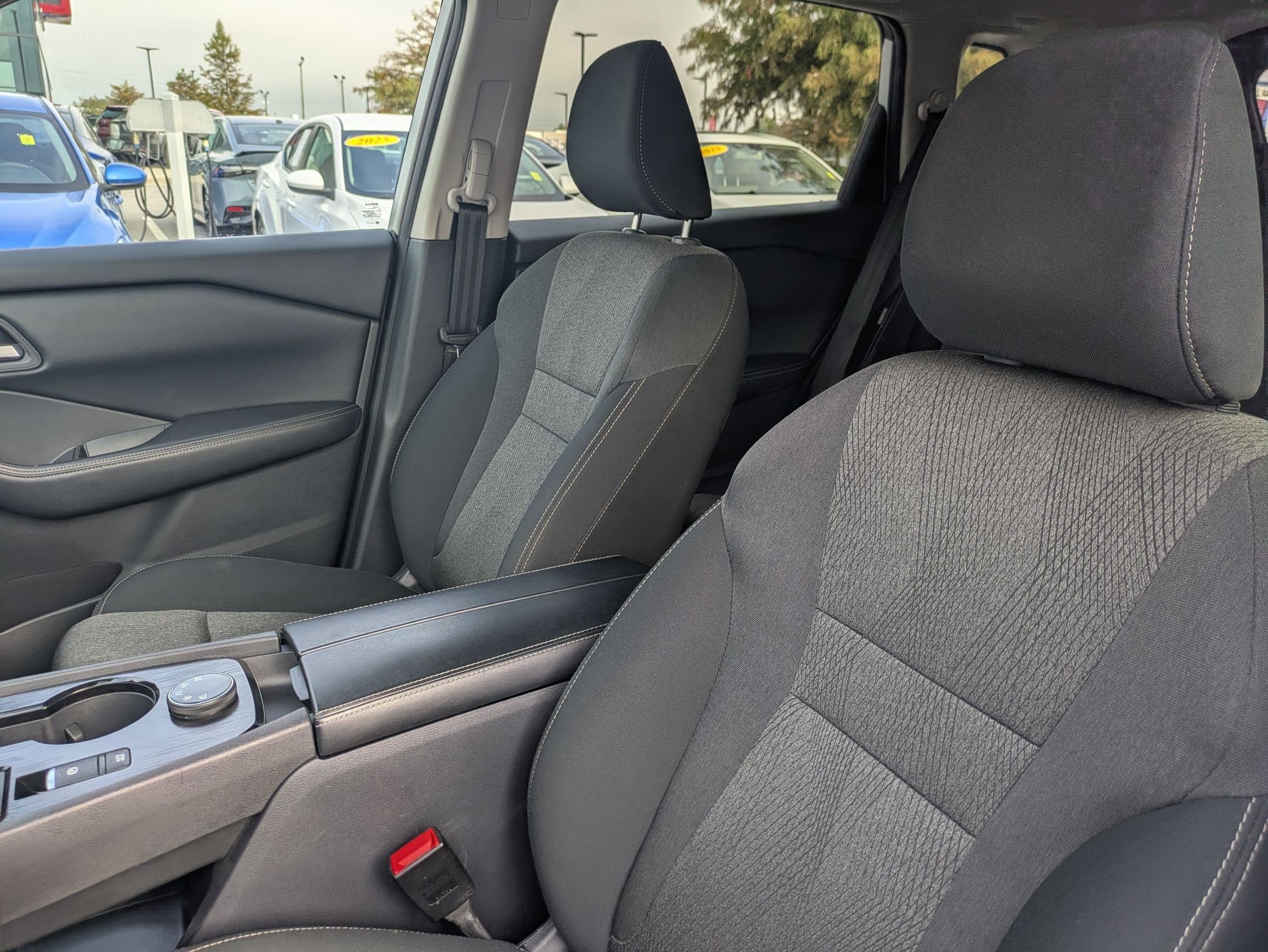 Certified 2024 Nissan Rogue SV AWD/4WD image 16
