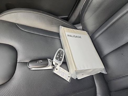 Used 2023 Hyundai Palisade Calligraphy image 3