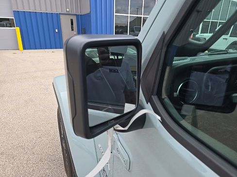 Used 2024 Jeep Wrangler Unlimited Sahara w/ Technology Group AWD/4WD image 6