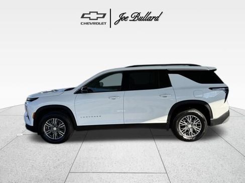 Used 2025 Chevrolet Traverse LT image 6