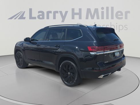 Used 2026 Volkswagen Atlas SE w/ Black Wheel Package AWD/4WD image 3