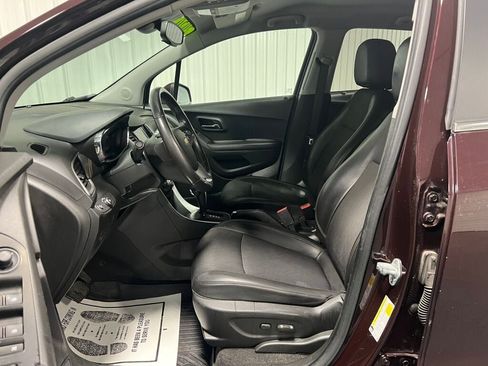 Used 2020 Chevrolet Trax LT w/ LT Convenience Package image 5