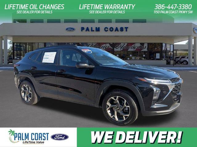 Used 2025 Chevrolet Trax LT FWD image 1