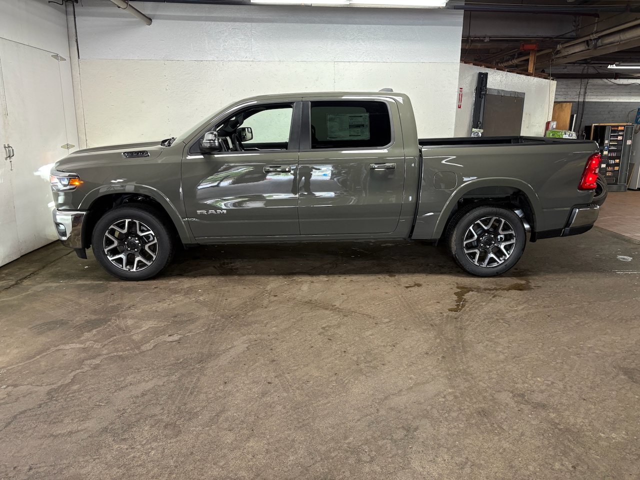Used 2026 RAM 1500 Laramie AWD/4WD image 6