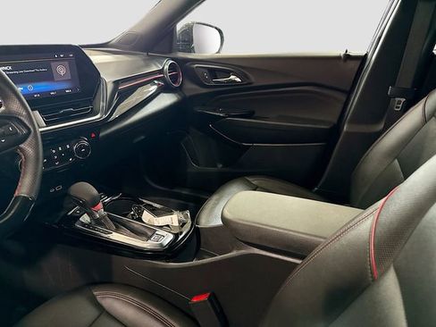 Used 2025 Chevrolet Trax RS w/ Sunroof Package image 24