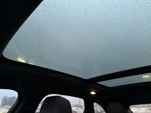 Used 2019 Jaguar F-PACE Premium image 20