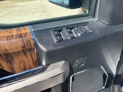 Used 2019 Ford F150 Lariat image 13