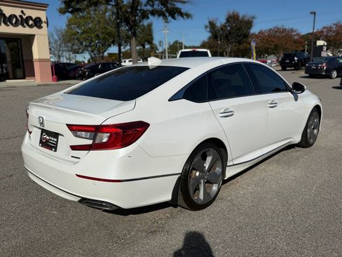 Used 2018 Honda Accord Touring image 7