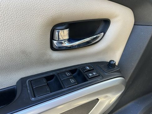 Used 2018 Nissan Titan SL w/ Chrome Package image 11